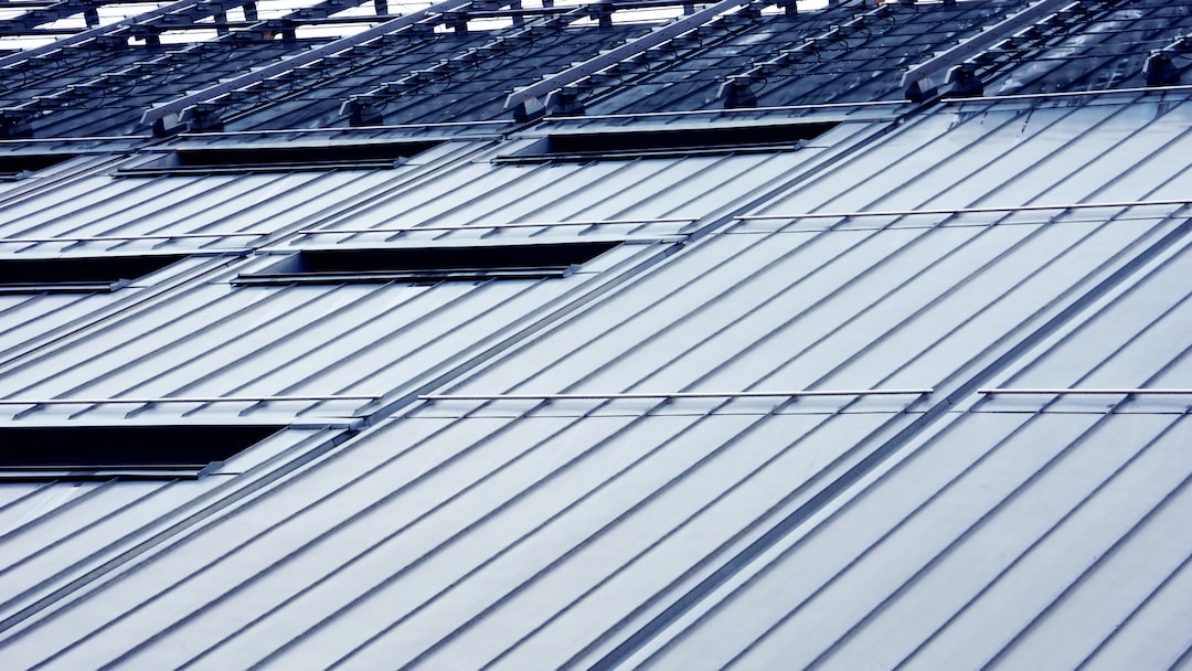 Jak wybrać idealne pokrycie dachowe – zalety i praktyczne zastosowanie lekkich płyt