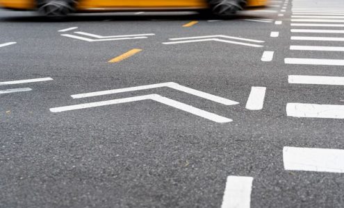 Zasady i znaczenie oznakowania poziomego dla bezpieczeństwa na drogach