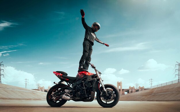 Sztuka pokonywania zakrętów: techniki jazdy motocyklem dla zaawansowanych użytkowników