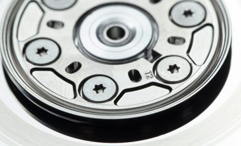 Jakie są kluczowe czynniki wpływające na wybór odpowiednich łożysk do maszyn przemysłowych?