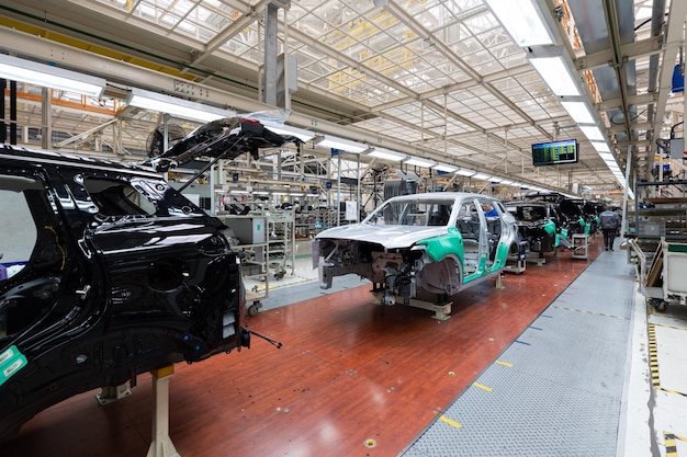 Jak taśmy samoprzylepne mogą zrewolucjonizować procesy produkcyjne w branży motoryzacyjnej?