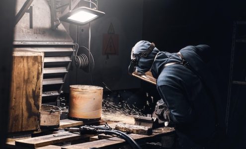 Innowacyjne Techniki Spawania: Jak Nowoczesne Metody Zmieniają Przemysł Metalowy